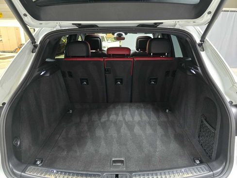 Used 2024 Porsche Macan image 17