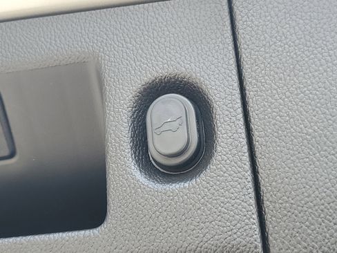 Used 2015 Cadillac Escalade Premium image 27