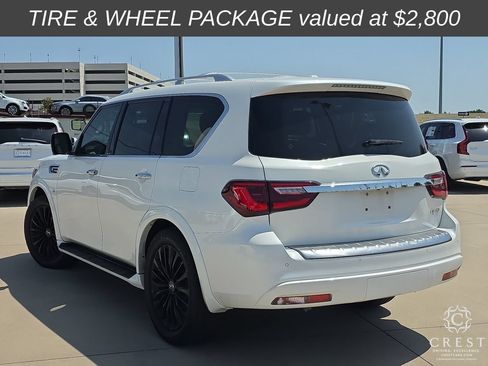 Used 2018 INFINITI QX80 4WD w/ Deluxe Technology Package image 3