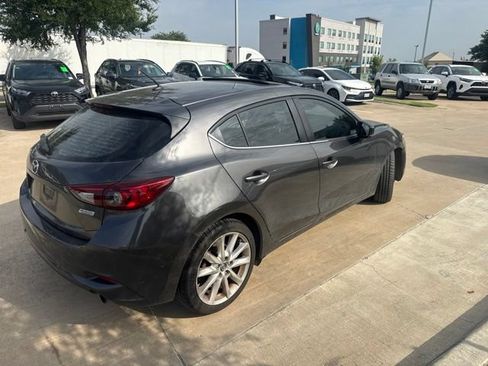 Used 2017 MAZDA MAZDA3 Touring FWD image 3