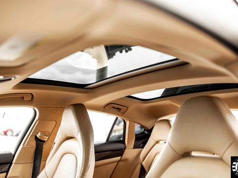 Used 2018 Porsche Panamera 4 image 17