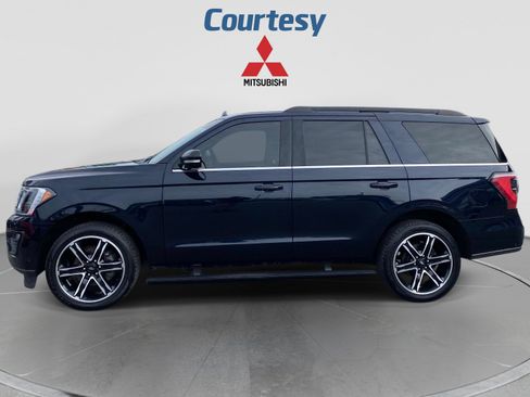 Used 2021 Ford Expedition Limited AWD/4WD image 2