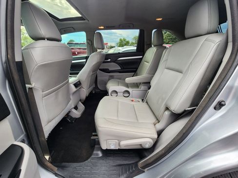 Used 2015 Toyota Highlander XLE image 18