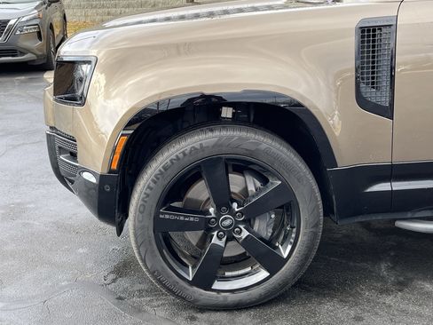 Certified 2024 Land Rover Defender 110 X-Dynamic SE image 17