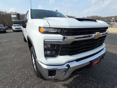 Used 2024 Chevrolet Silverado 3500 LT image 12
