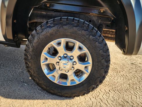Used 2024 RAM 2500 Laramie AWD/4WD image 9