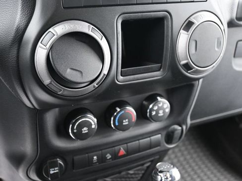 Used 2015 Jeep Wrangler Sport w/ Connectivity Group AWD/4WD image 11
