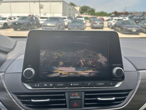 Used 2025 Nissan Altima 2.5 SV FWD image 20