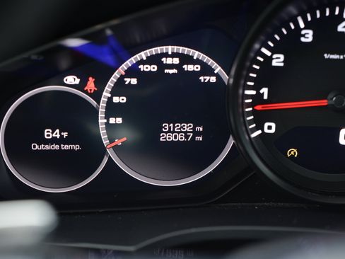 Certified 2020 Porsche Cayenne image 18