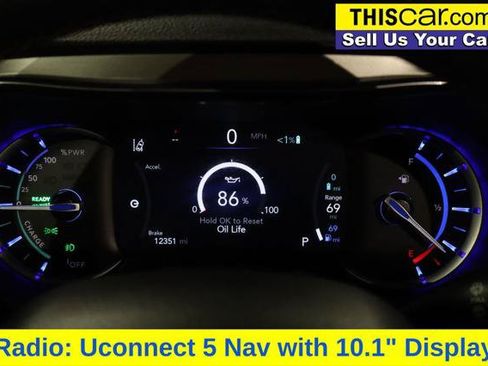 Used 2025 Chrysler Pacifica Pinnacle FWD image 16