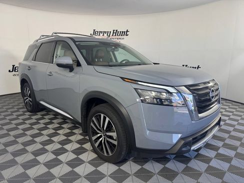 Used 2025 Nissan Pathfinder Platinum w/ Cargo Package FWD image 5