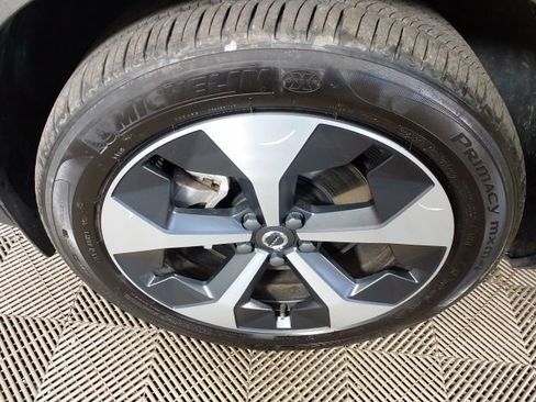 Used 2025 Volvo XC40 B5 Plus AWD/4WD image 9