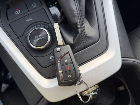 Used 2025 Toyota RAV4 LE image 22