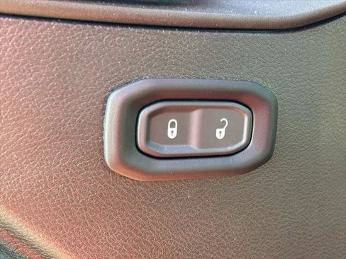 Certified 2025 Jeep Gladiator Mojave w/ Convenience Group AWD/4WD image 23
