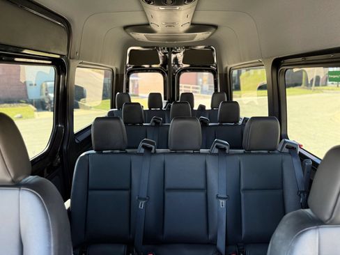 Used 2021 Mercedes-Benz Sprinter 2500 image 16