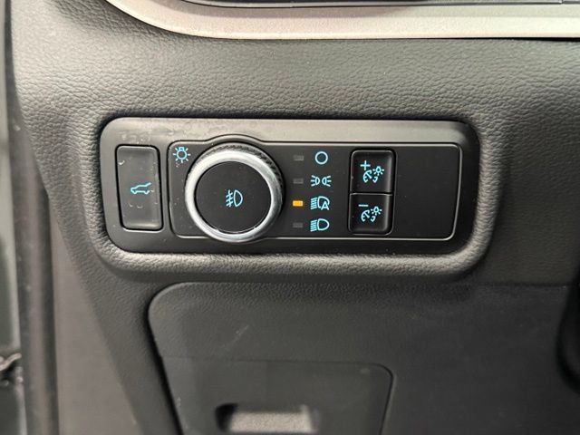 Used 2023 Ford Explorer XLT w/ Equipment Group 202A AWD/4WD image 11