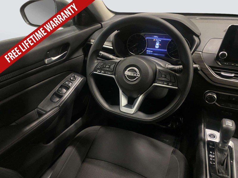Used 2025 Nissan Altima 2.5 SV FWD image 21