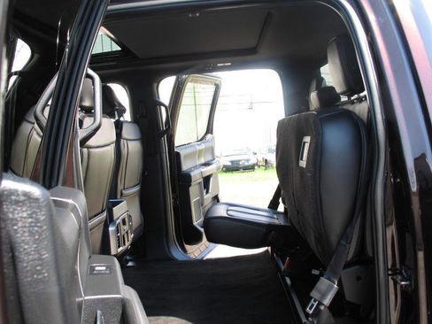 Used 2018 Ford F150 Platinum w/ Equipment Group 701A Luxury AWD/4WD image 28