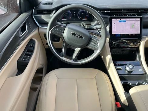 New 2025 Jeep Grand Cherokee Limited image 39