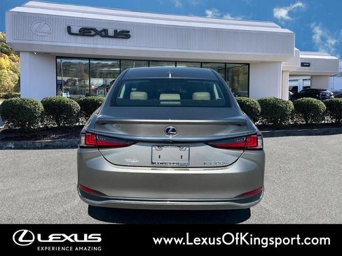 Used 2021 Lexus ES 300h w/ Premium Package FWD image 4
