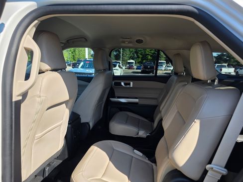 Used 2023 Ford Explorer XLT w/ Equipment Group 202A AWD/4WD image 10
