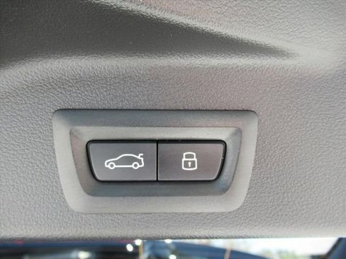 Used 2026 BMW X5 xDrive50e AWD/4WD image 33