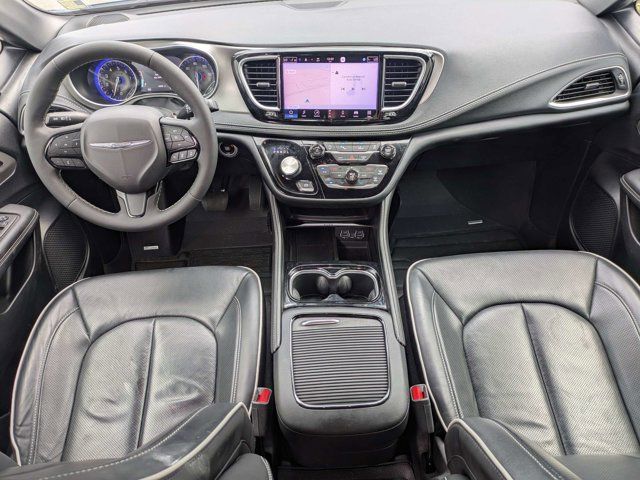 Used 2024 Chrysler Pacifica Limited w/ S Appearance Package FWD image 14