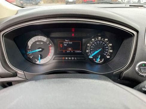 Used 2017 Ford Fusion SE image 11