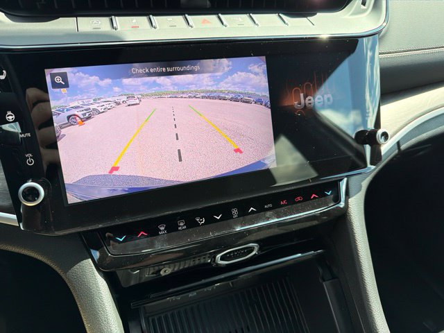 New 2026 Jeep Grand Cherokee Altitude AWD/4WD image 18