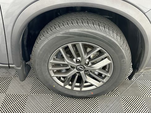 Used 2023 Nissan Rogue S image 11