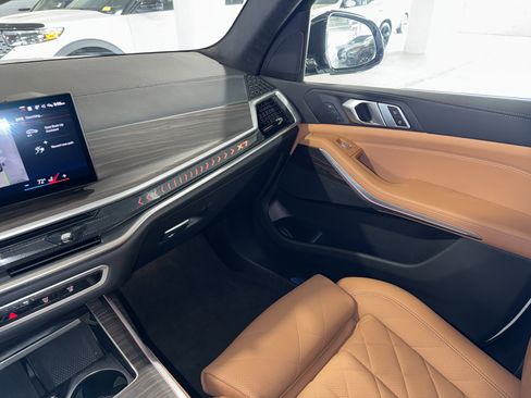 Certified 2024 BMW X7 xDrive40i w/ M Sport Package image 30