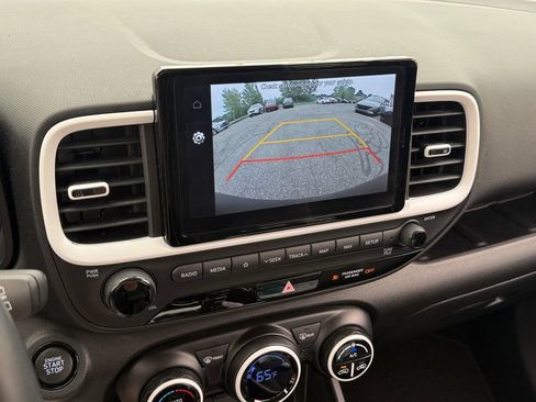 Used 2022 Hyundai Venue Limited FWD image 30