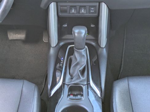 Used 2024 Toyota Corolla Cross XLE FWD image 21