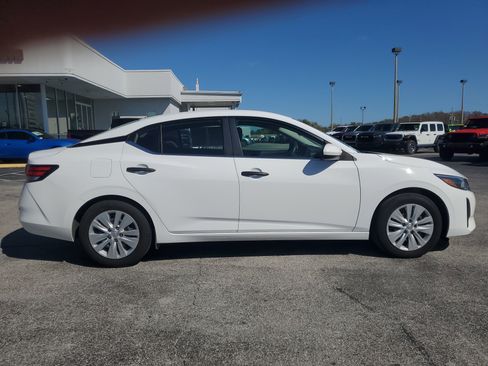Used 2025 Nissan Sentra S image 9