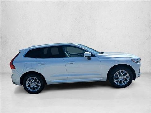 Used 2019 Volvo XC60 T5 Momentum w/ Multimedia Package FWD image 4