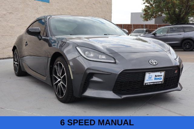 Used 2023 Toyota GR86 RWD image 3