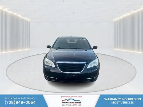 Used 2011 Chrysler 200 Limited FWD image 2