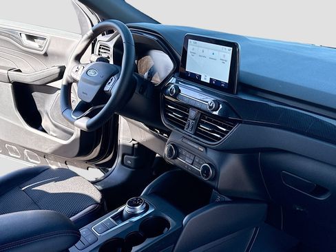 Certified 2025 Ford Escape ST-Line AWD/4WD image 5