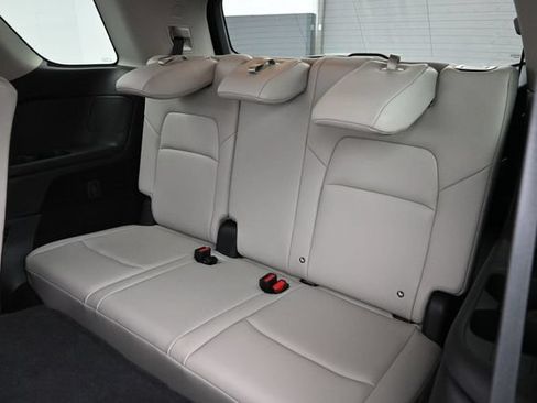 Used 2025 Nissan Pathfinder SL FWD image 28