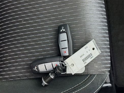 Used 2024 Mitsubishi Outlander ES image 33