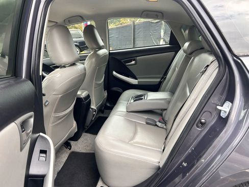 Used 2014 Toyota Prius One image 6