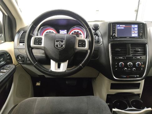 Used 2019 Dodge Grand Caravan SE w/ UConnect Hands-Free Group FWD image 22