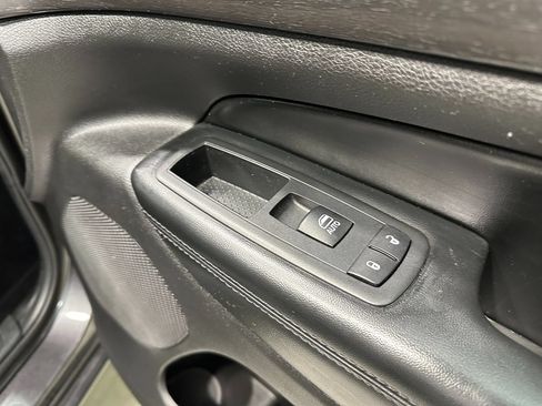 Used 2018 Jeep Grand Cherokee Altitude AWD/4WD image 12