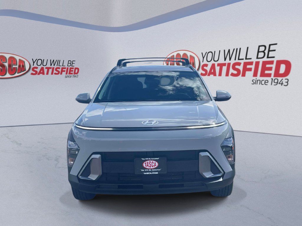 Used 2024 Hyundai Kona SEL AWD/4WD image 2
