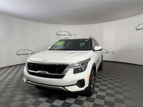 Certified 2023 Kia Seltos S w/ Navigation Package image 3