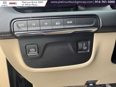 Used 2024 Cadillac Escalade Premium Luxury image 20