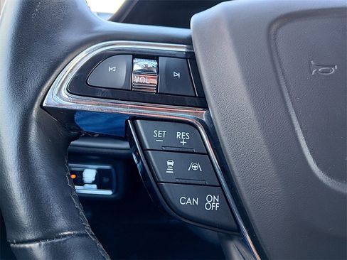 Used 2023 Lincoln Nautilus Reserve w/ Equipment Group 201A image 18