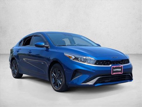 Used 2023 Kia Forte LXS FWD image 3