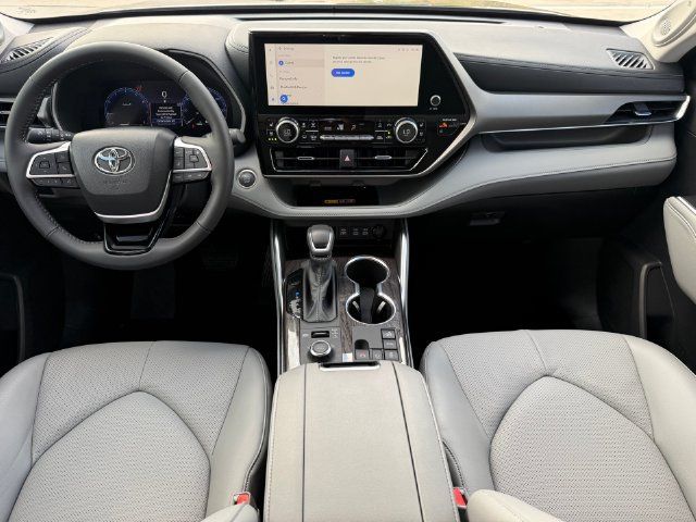 Used 2026 Toyota Highlander Limited AWD/4WD image 21