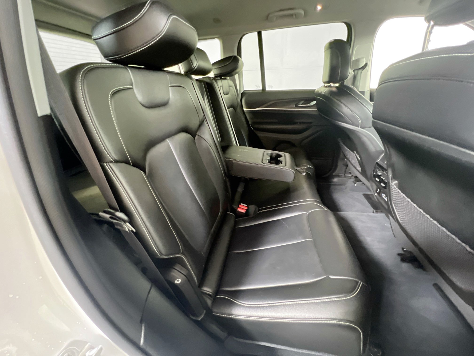 Used 2023 Jeep Grand Cherokee Limited AWD/4WD image 26